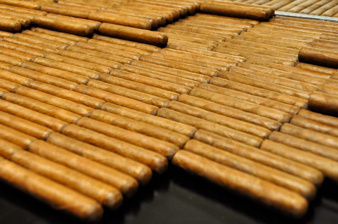 cigars 2299653 1920