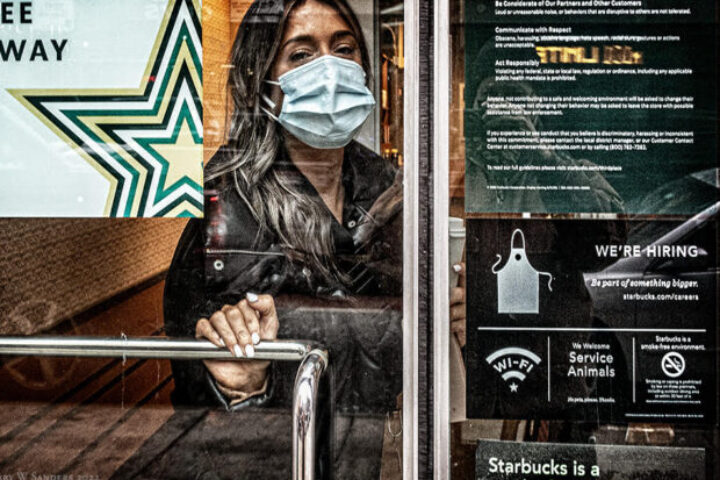pandemia nuove misure endemia covid newyork usa cdc nyc starbucks terry w sanders 620x430