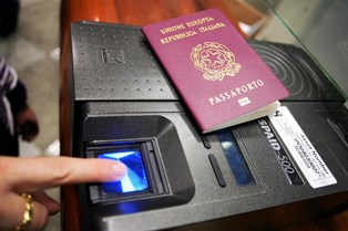 passaporto elettronico, acquisizione delle impronte digitali elettronicamente