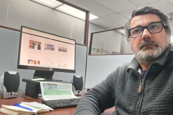 marzio al lavoro nella redazione del corriere canadese