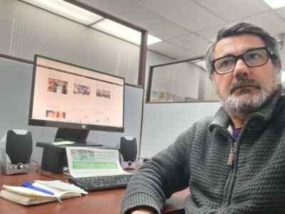marzio al lavoro nella redazione del corriere canadese