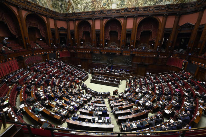 manovra: ministro franco in aula alla camera