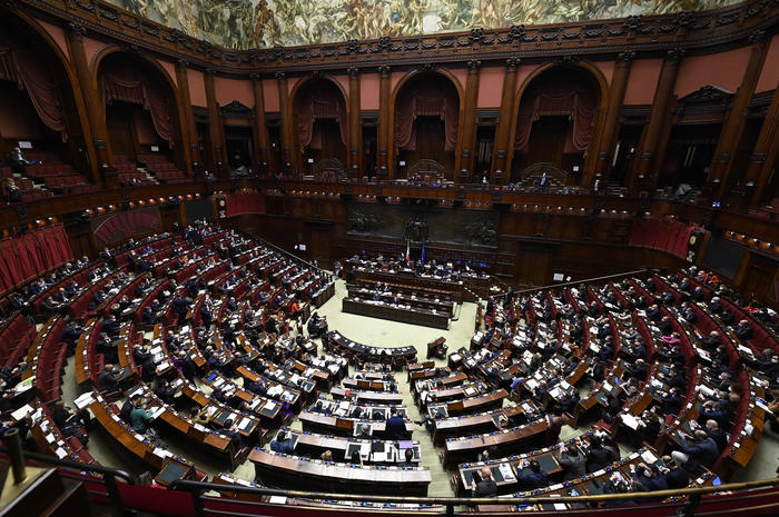 manovra: ministro franco in aula alla camera