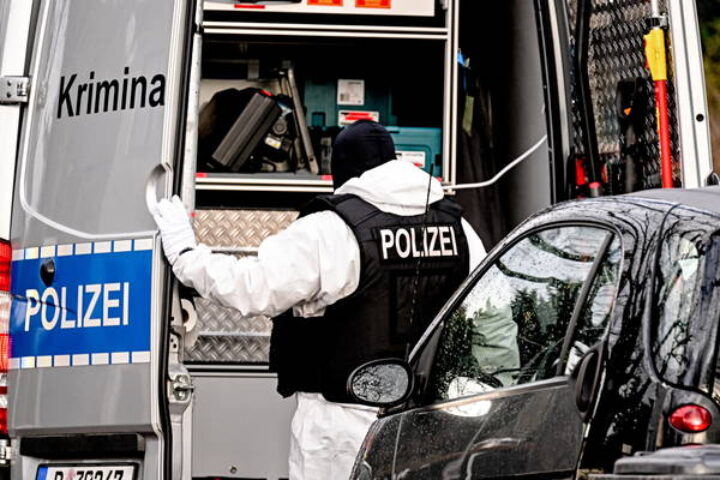 25 arrested on suspicion of plotting to overthrow government in police raids across germany