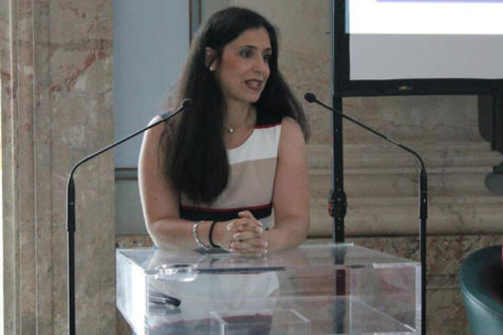 >>>/ attacco ad atene alla diplomatica schlein, sorella di elly