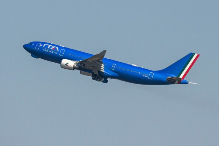 aereo volo ita airways 1 scaled e1658840976241