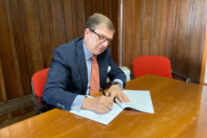 brasile lambasciatore azzarello firma un accordo sullinsegnamento della lingua italiana a livello universitario immagine20