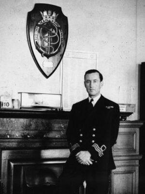 ian fleming comandante della royal navy inglese