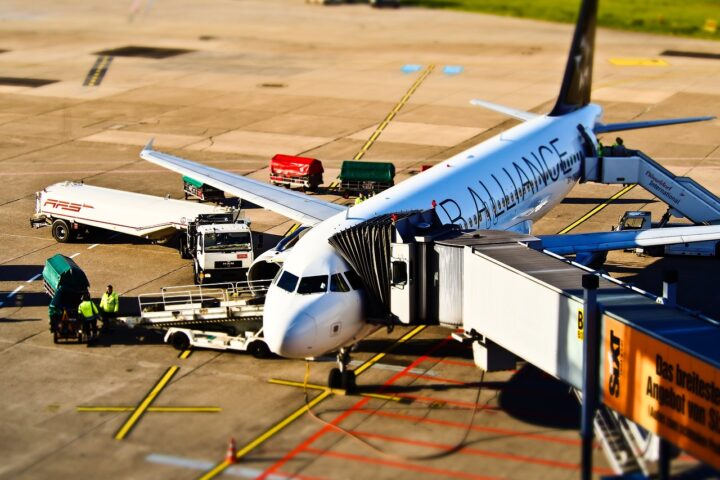 airport 1105980 1280
