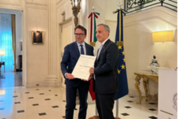 ambacsita ditalaui buenois aires onorificenza di ufficiale dellordine al merito della repubblica italiana omri a marcos bulgheroni immagine8