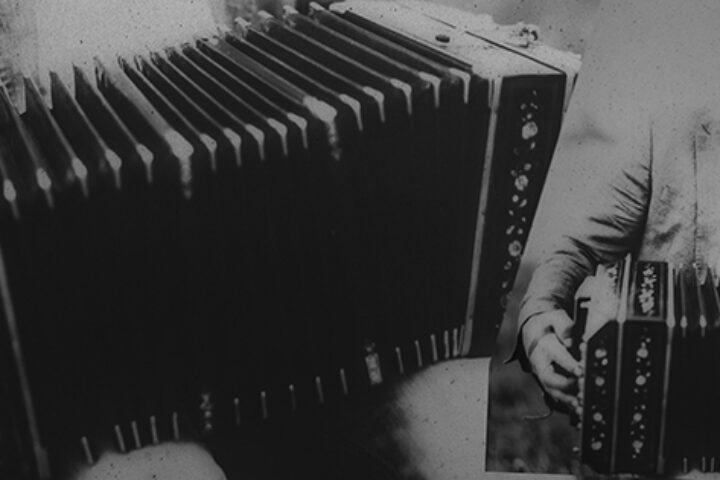 il bandoneonista pablo corradini fotografo fabrizio centioni (fotomobil macerata italia)