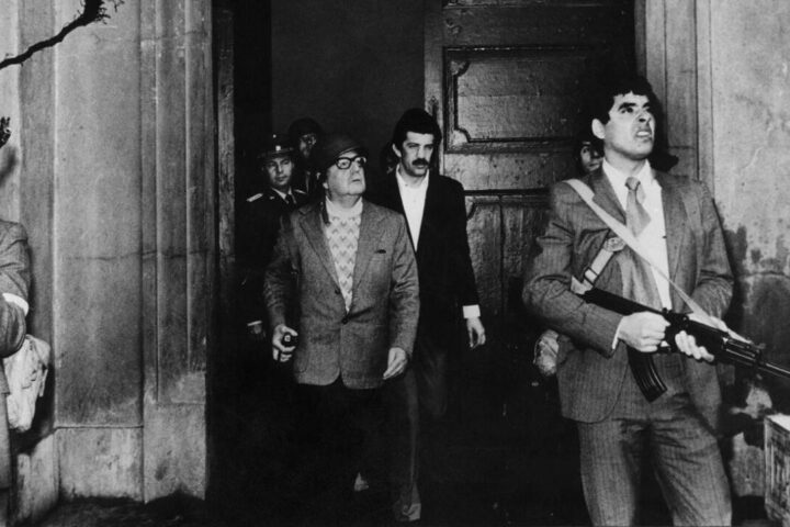 l'ultima foto, 11 settembre 1973 il presidente allende difende a oltranza la democrazia contro i golpisti