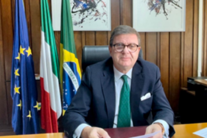 saluto ambascioatore azzarello brasile immagine18 301x223