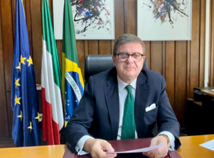 saluto ambascioatore azzarello brasile immagine18 301x223