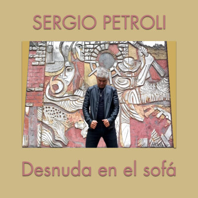 sergio petroli desnuda en el sofá