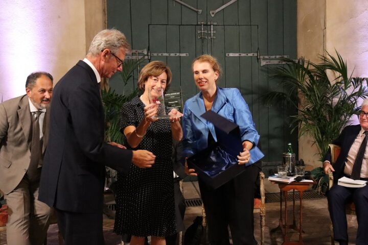 a palazzo borromeo premiato libro su padre dalloglio