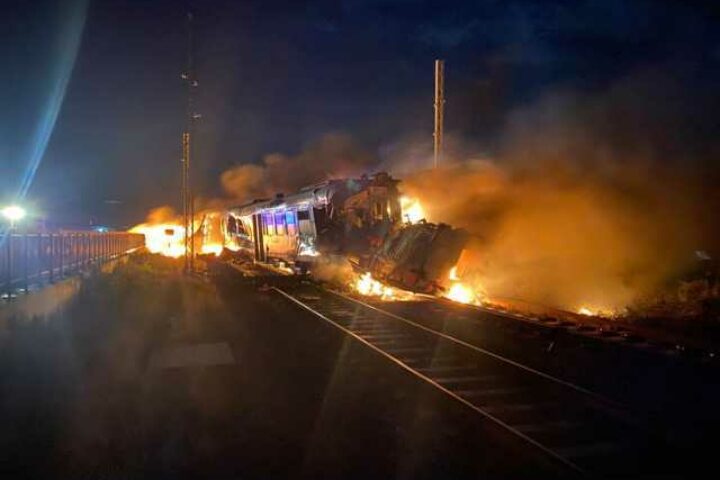 scontro treno camion fileminimizer