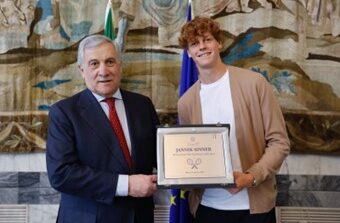 facebook jannik sinner alla farnesina. il ministro tajani lo nomina ambasciatore della diplomazia dello sport immagine1 340x223