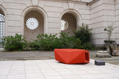 berlino panchina rossa in ambasciata contro la violenza di genere