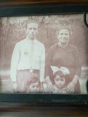 alfio piva con nonna,papá alfio e sua sorella