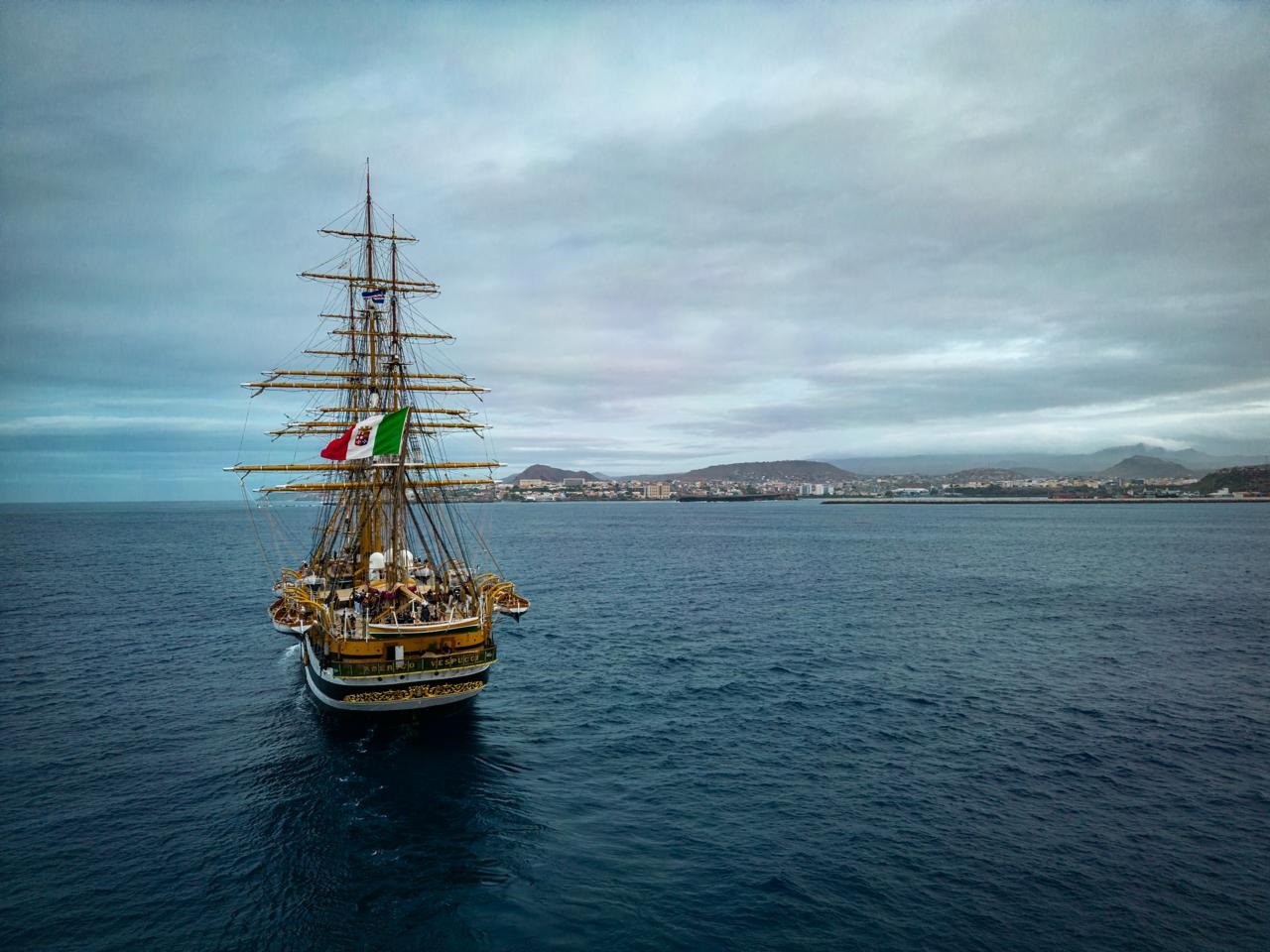 cile lamerigo vespucci lascia valparaiso e prosegue tour mondiale