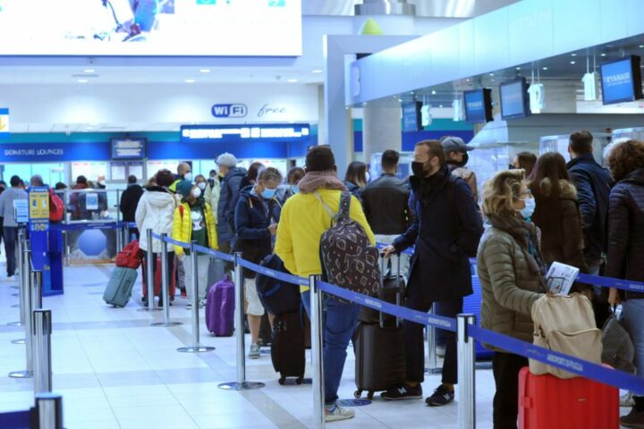 aeroporto viaggiare mascherine 1024x683