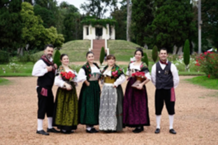 facebookargentina rintracciando le radici attraverso le tradizioni la familia abruzzesa di rosario celebra la musica popolare abruzzese e italiana immagine3