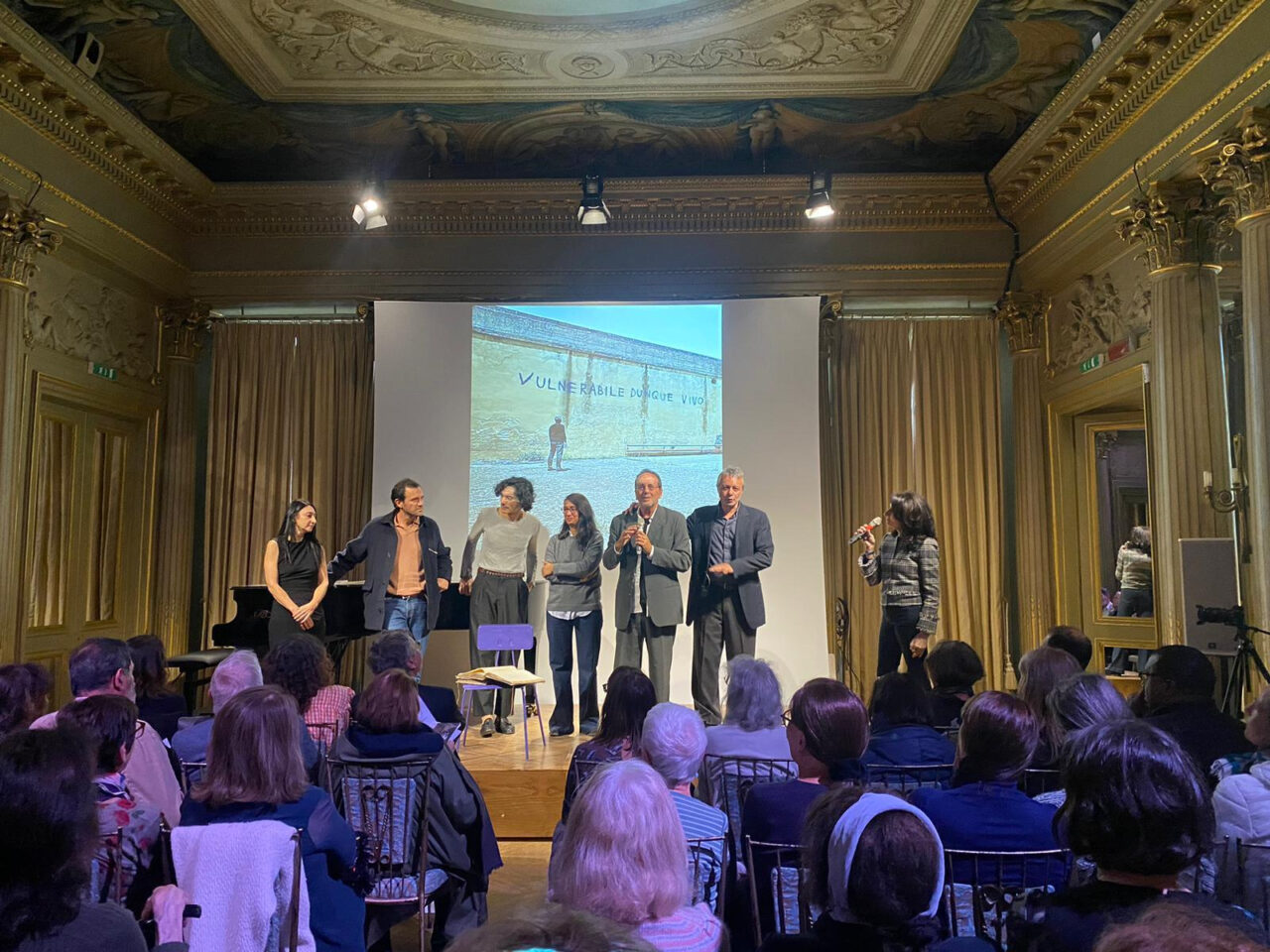 a parigi iosonovulnerabile movimentovulnerarteaps