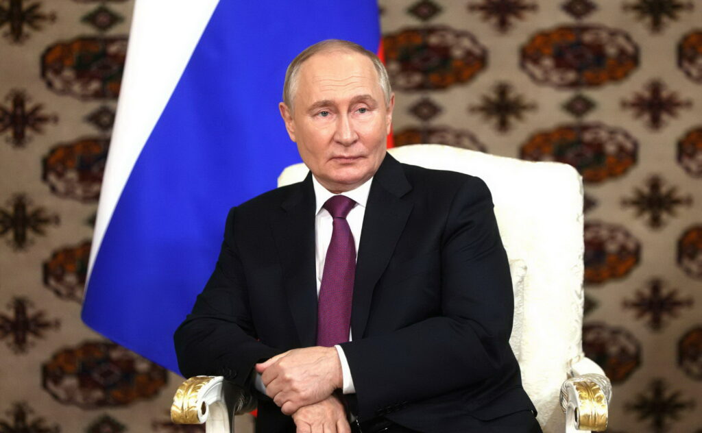 putin incontra il presidente iraniano masoud pezeshkian