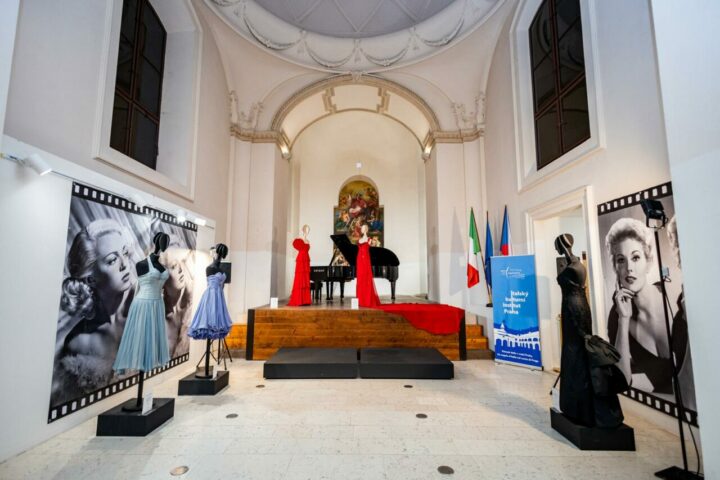 praga fotogrammi di moda italiana