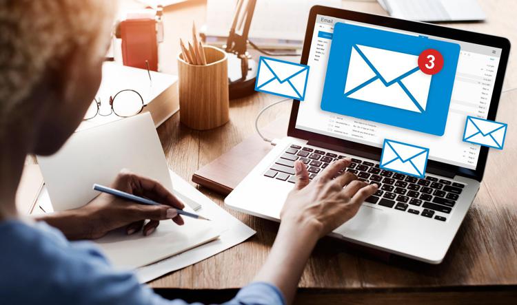 email mail posta pc messaggi 123rf