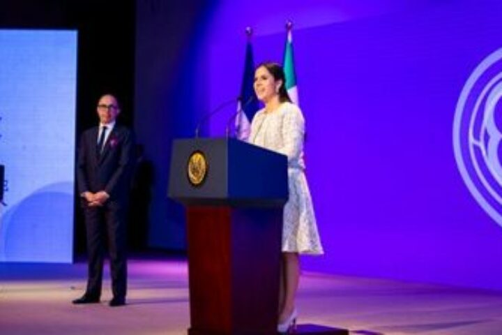 la first lady di el salvador gabriela de bukele e lambasciatore ditalia paolo emanuele rozo sordini inaugurano il progetto nascere con affetto immagine3 340x223