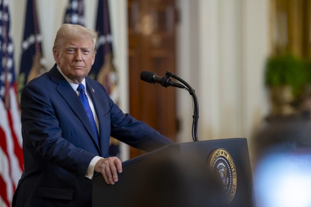 il presidente trump firma il laken riley act