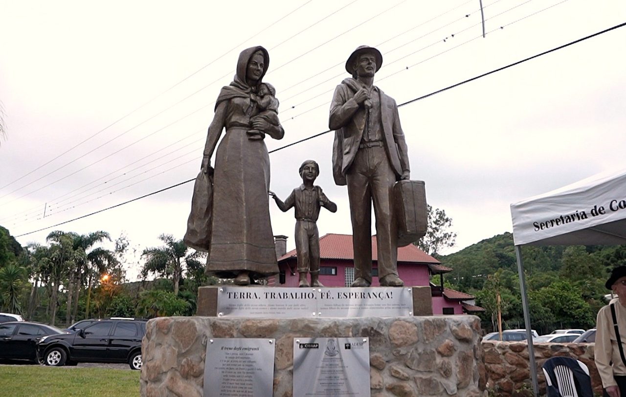monumento 150 anos maicon hinrichsen
