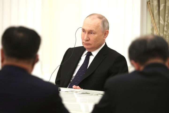 putin incontra wang yi