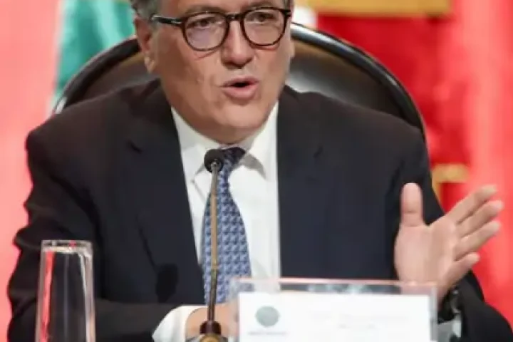 modianocamerapuntovert