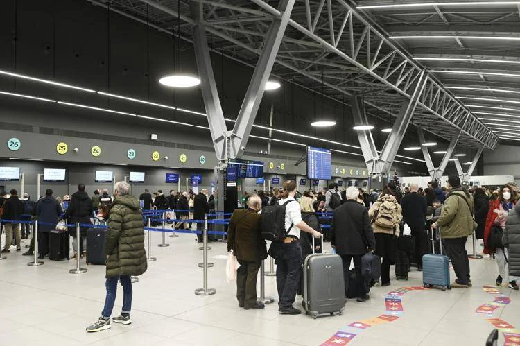 afp passengeri voli cancellati grecia
