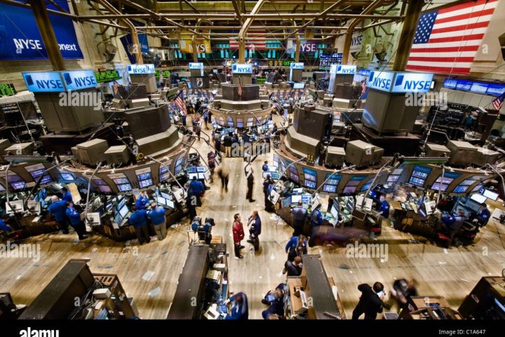 trade floor personnel on the floor of the new york stock exchange c1a647