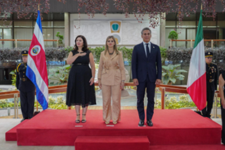 lambasciatrice ditalia elena sgarbi ha presentato le credenziali alla presidente della repubblica del costa rica laura fernandez delgado immagine12 340x223