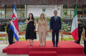 lambasciatrice ditalia elena sgarbi ha presentato le credenziali alla presidente della repubblica del costa rica laura fernandez delgado immagine12 340x223