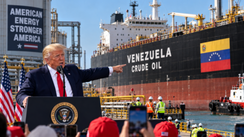 discurso patriótico en el puerto petrolero