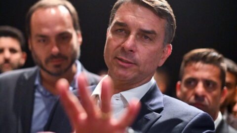 flavio bolsonaro meets governors and senators elects following first round election